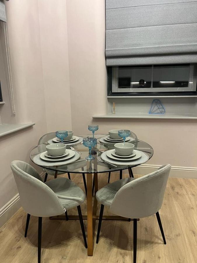M1 City Centre 3 Bed 3 Bath Luxe Penthouse マンチェスター エクステリア 写真